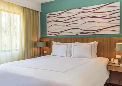 Suite con una camera da letto e terrazza — Radisson Resort and Suites Phuket